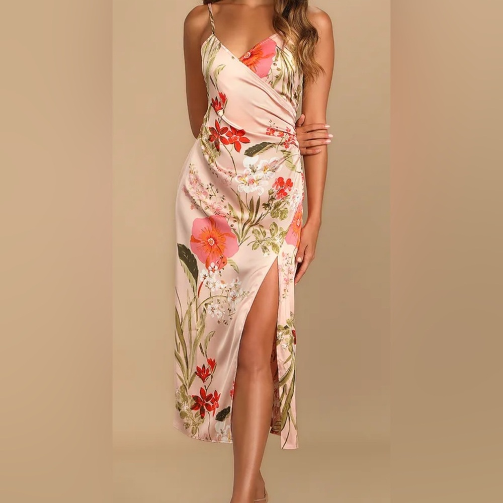 Lulus. Silky floral dress. Size small